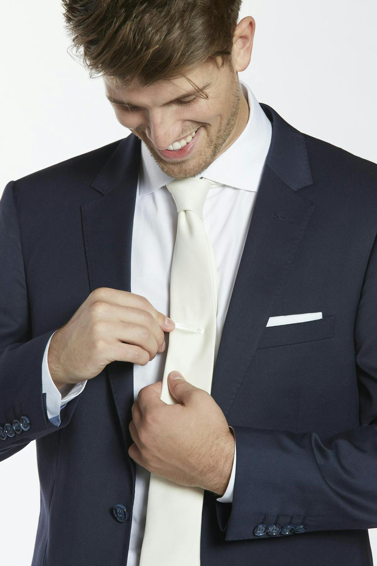 Men's wedding accessories_ how to wear tie bars with wedding suits_2
