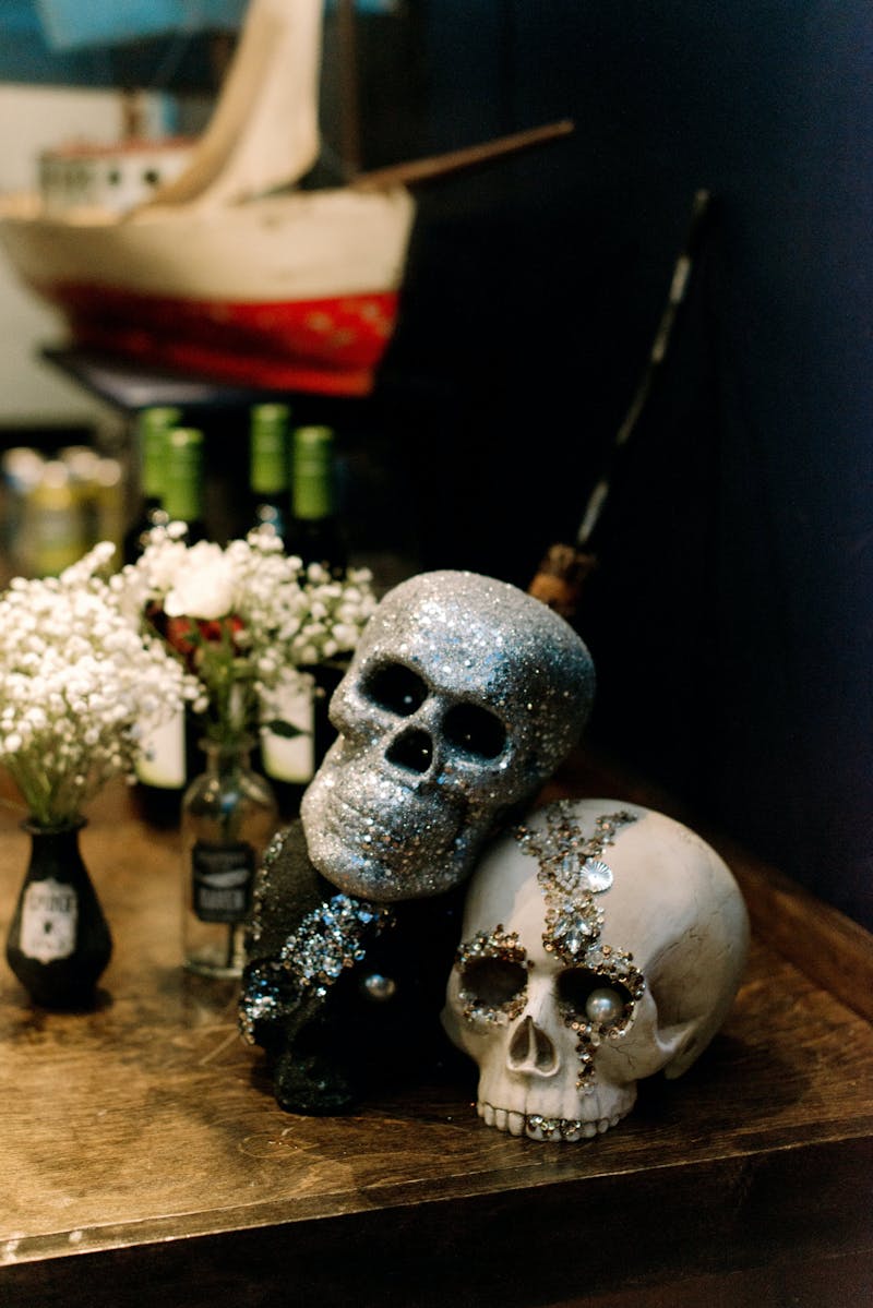 Halloween wedding style tips for grooms and groomsmen