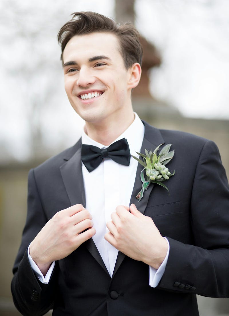 How to decide between a suit vs tuxedo for your wedding